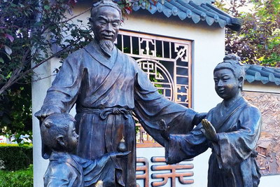 公园玻璃钢人物雕塑